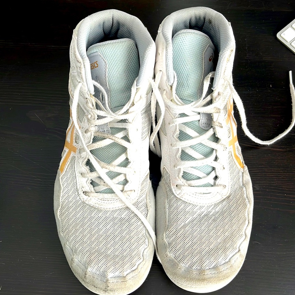 ASICS men’s wrestling shoes